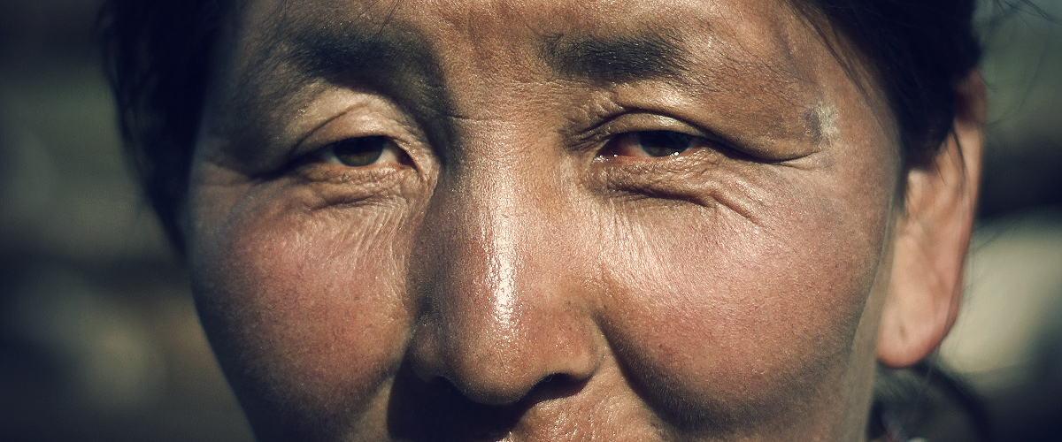 Eyes Of A Nomad Woman In The Mongolian Grasslands Soyombo De Photos